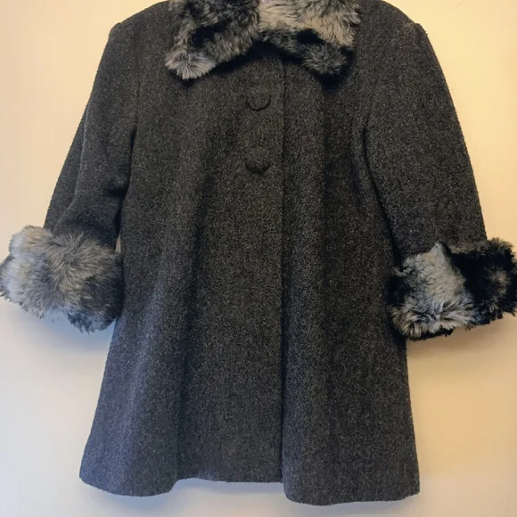Classy Vintage Helena Charcoal  2pc Suit with Faux Fur Trim (Girls 3T) - Picture 3 of 8